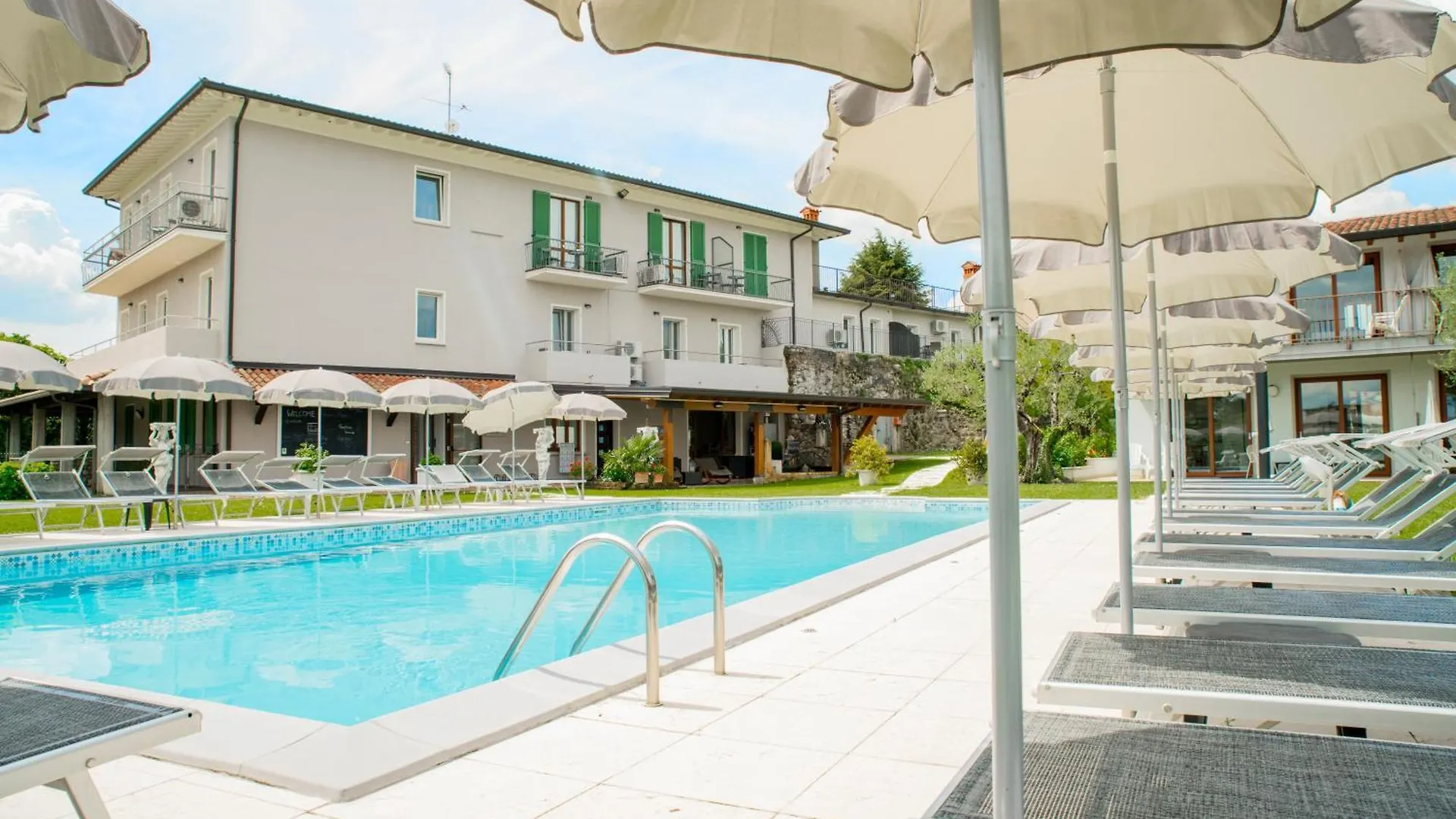 Residence Molino - Holiday Apartments Manerba del Garda Italy