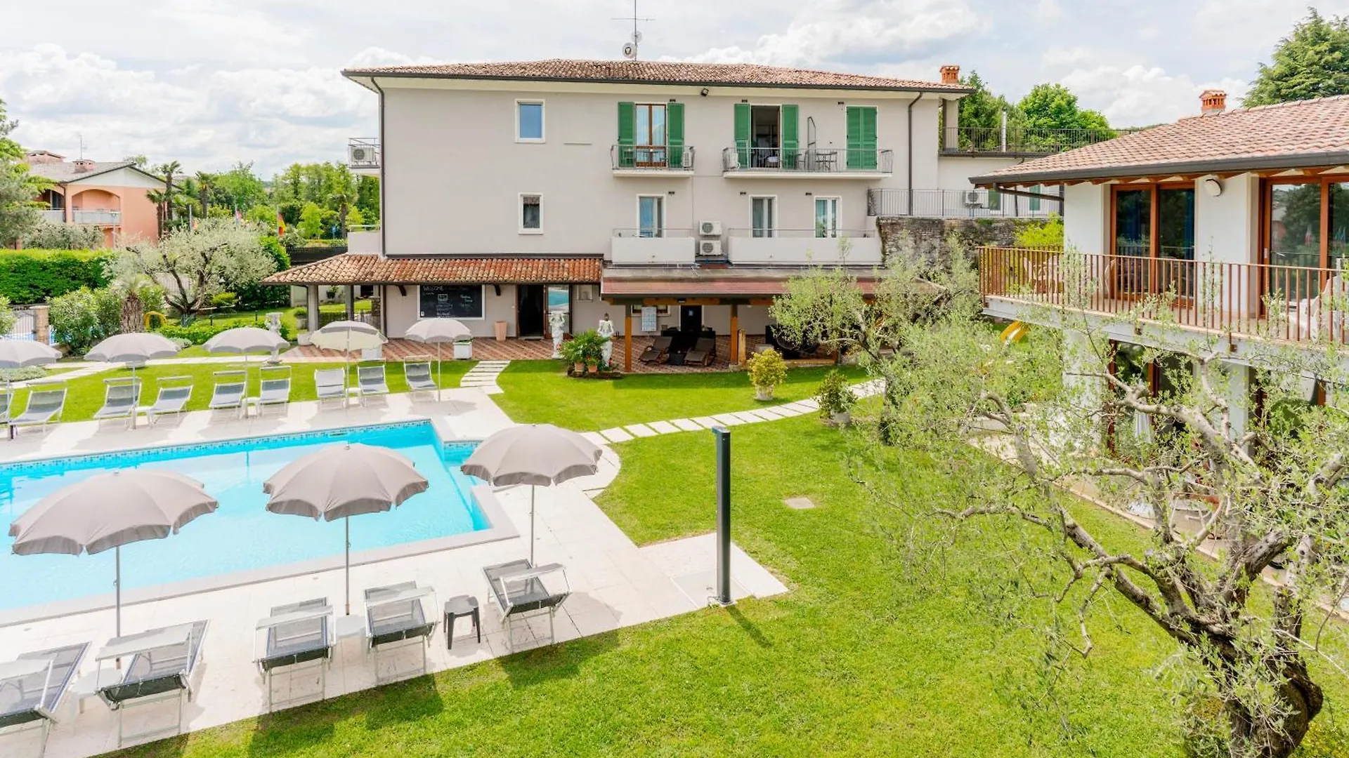 *** Hotel apartamentowy Residence Molino - Holiday Apartments Manerba del Garda Włochy